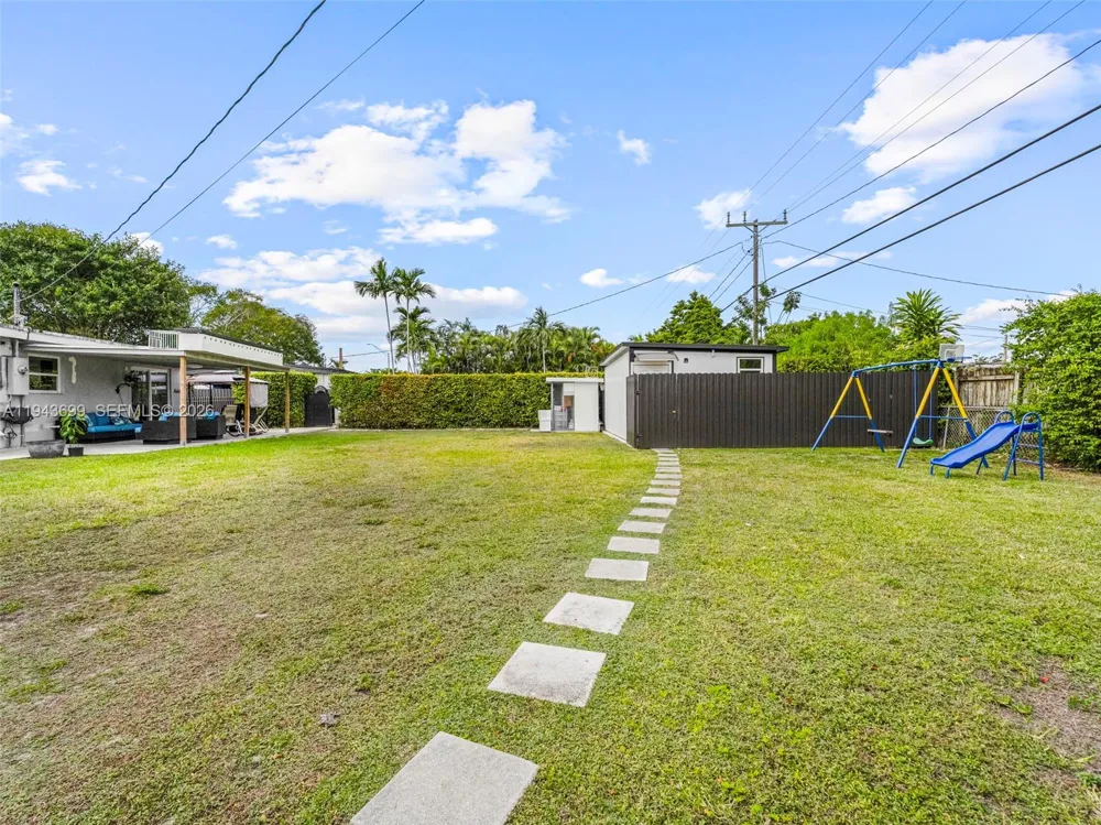 11401 SW 56th St Miami, FL 33165