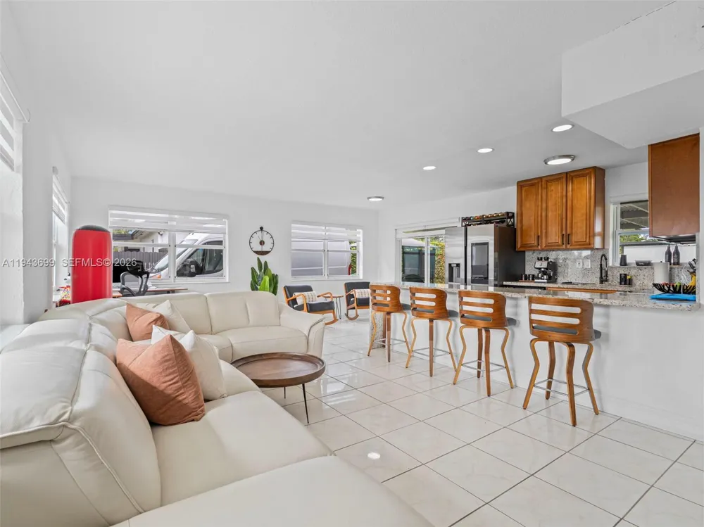 11401 SW 56th St Miami, FL 33165