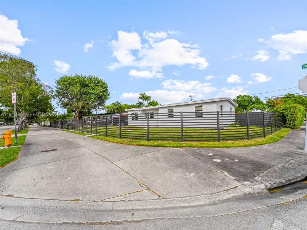 11401 SW 56th St Miami, FL 33165