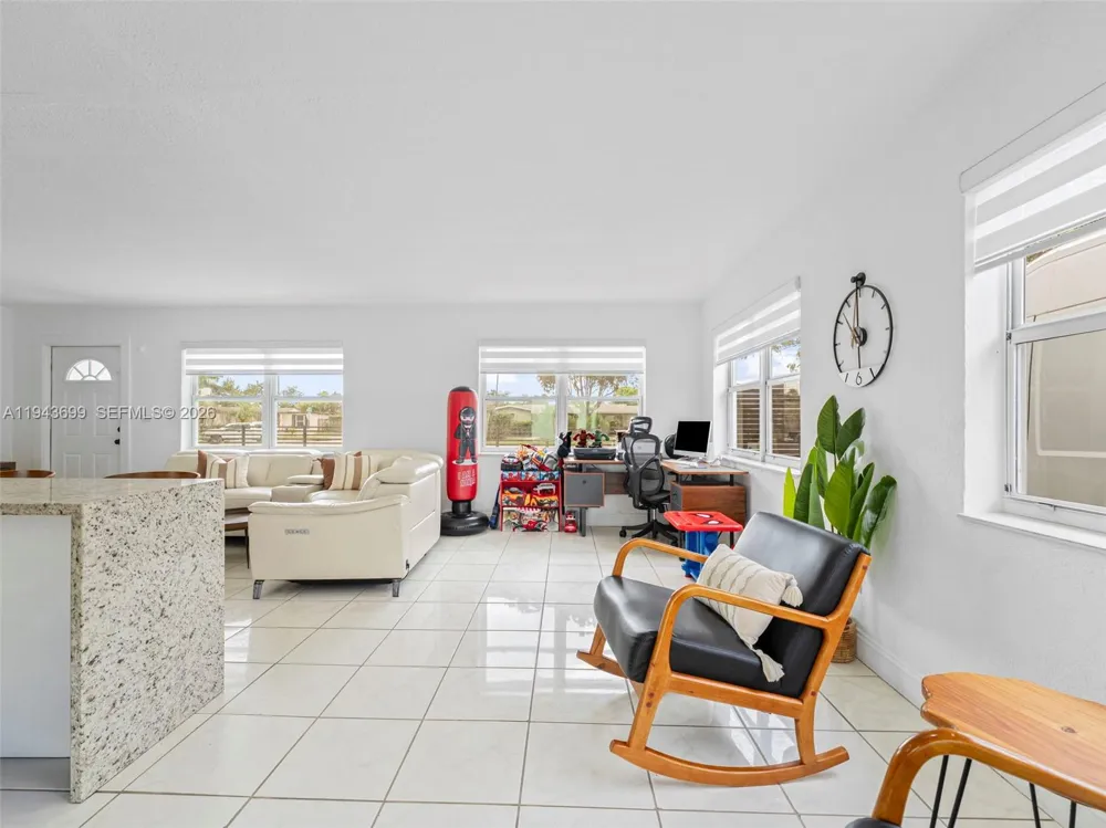 11401 SW 56th St Miami, FL 33165