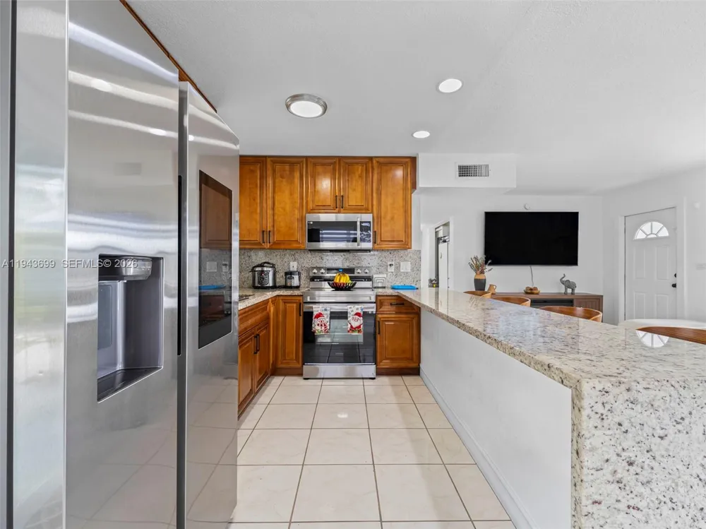 11401 SW 56th St Miami, FL 33165