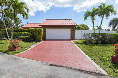 4548 SW 28th Way