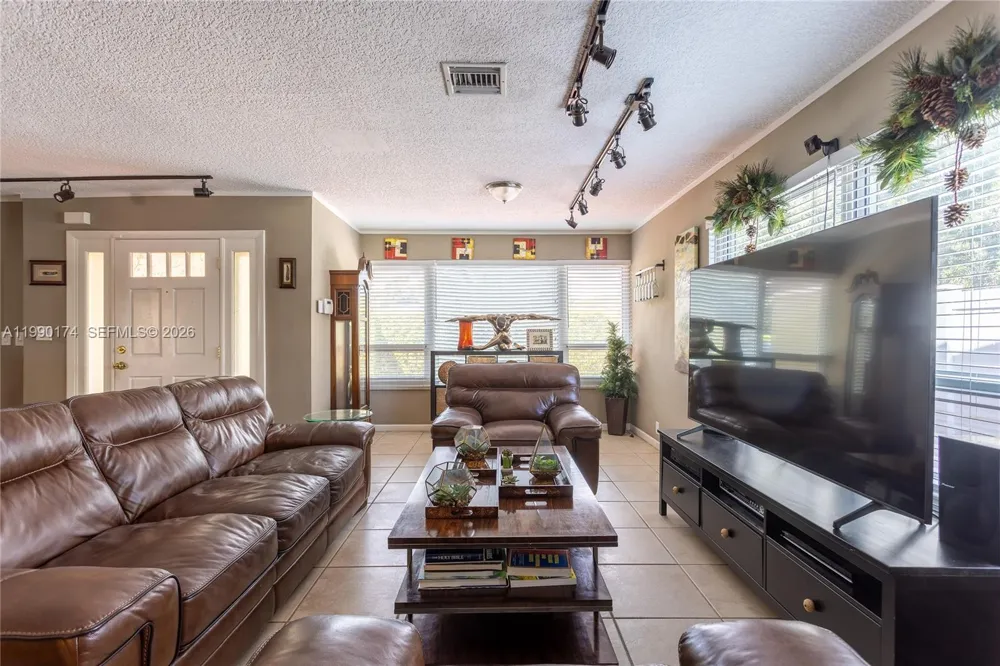 4548 SW 28th Way Dania Beach, FL 33312