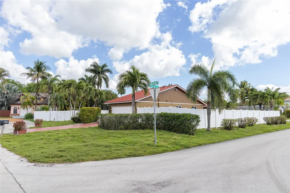 4548 SW 28th Way Dania Beach, FL 33312