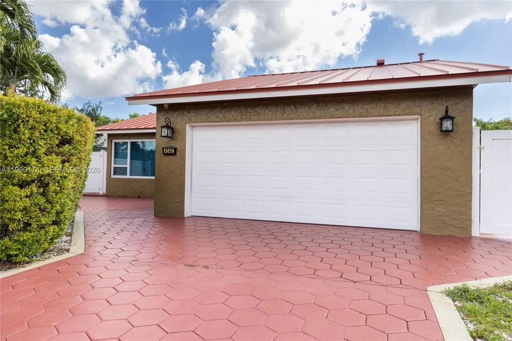 4548 SW 28th Way Dania Beach, FL 33312