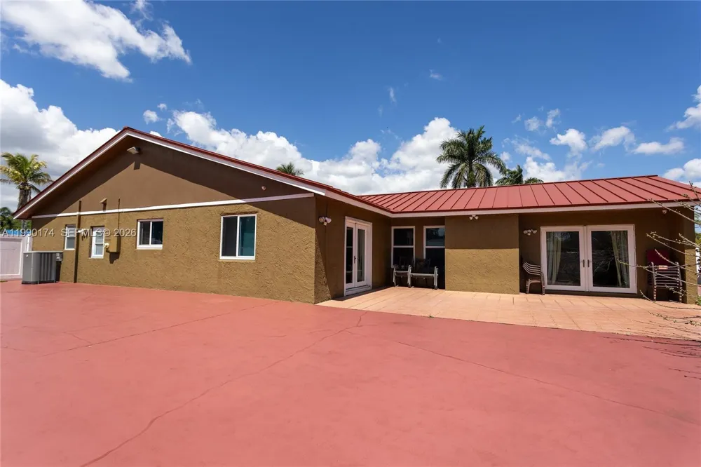 4548 SW 28th Way Dania Beach, FL 33312