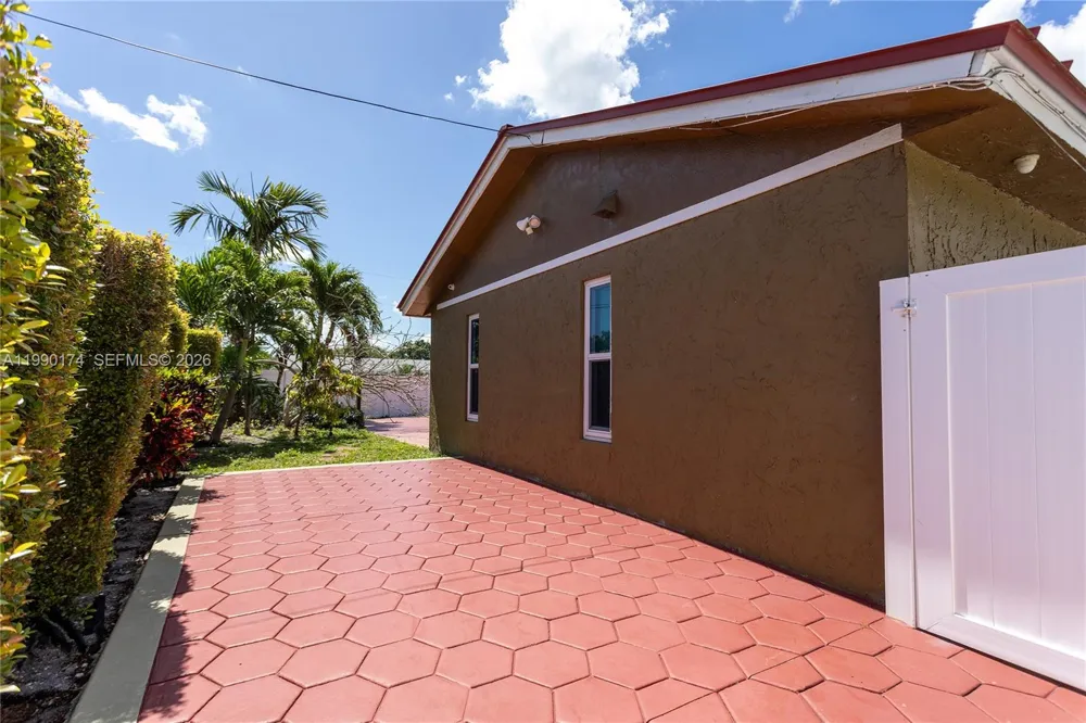 4548 SW 28th Way Dania Beach, FL 33312