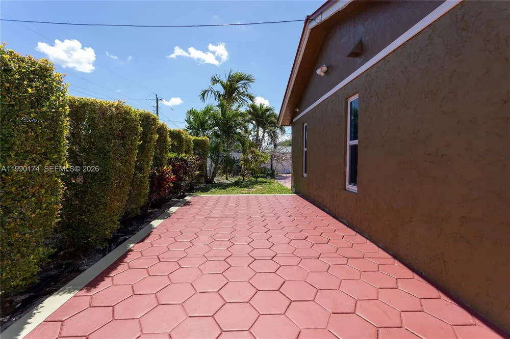 4548 SW 28th Way Dania Beach, FL 33312