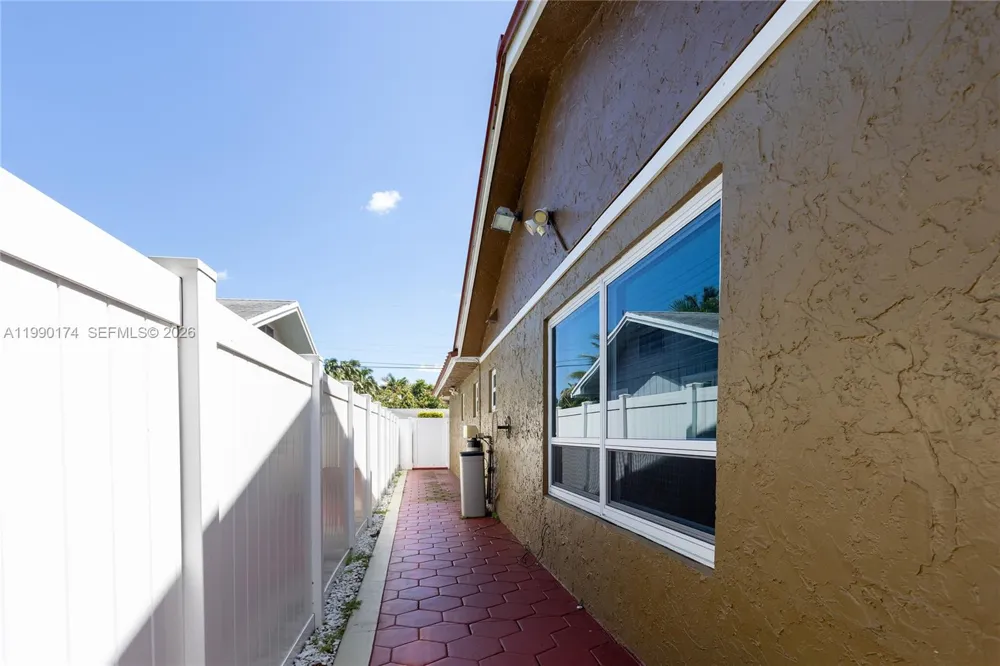 4548 SW 28th Way Dania Beach, FL 33312