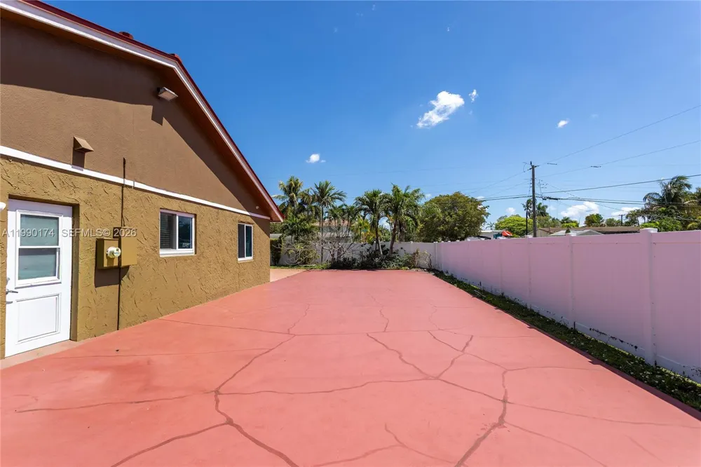 4548 SW 28th Way Dania Beach, FL 33312