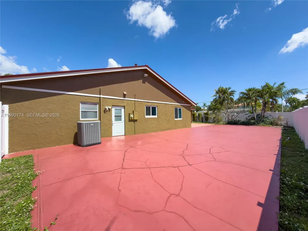 4548 SW 28th Way Dania Beach, FL 33312