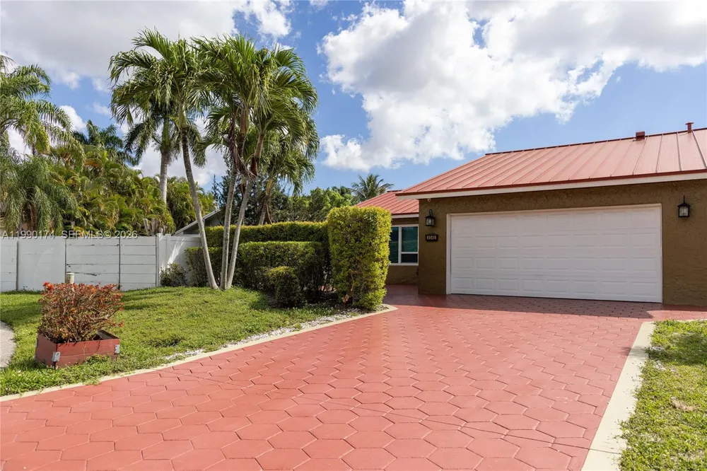 4548 SW 28th Way Dania Beach, FL 33312