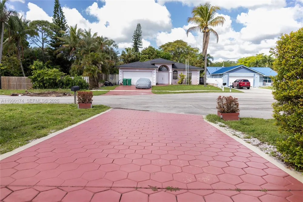 4548 SW 28th Way Dania Beach, FL 33312