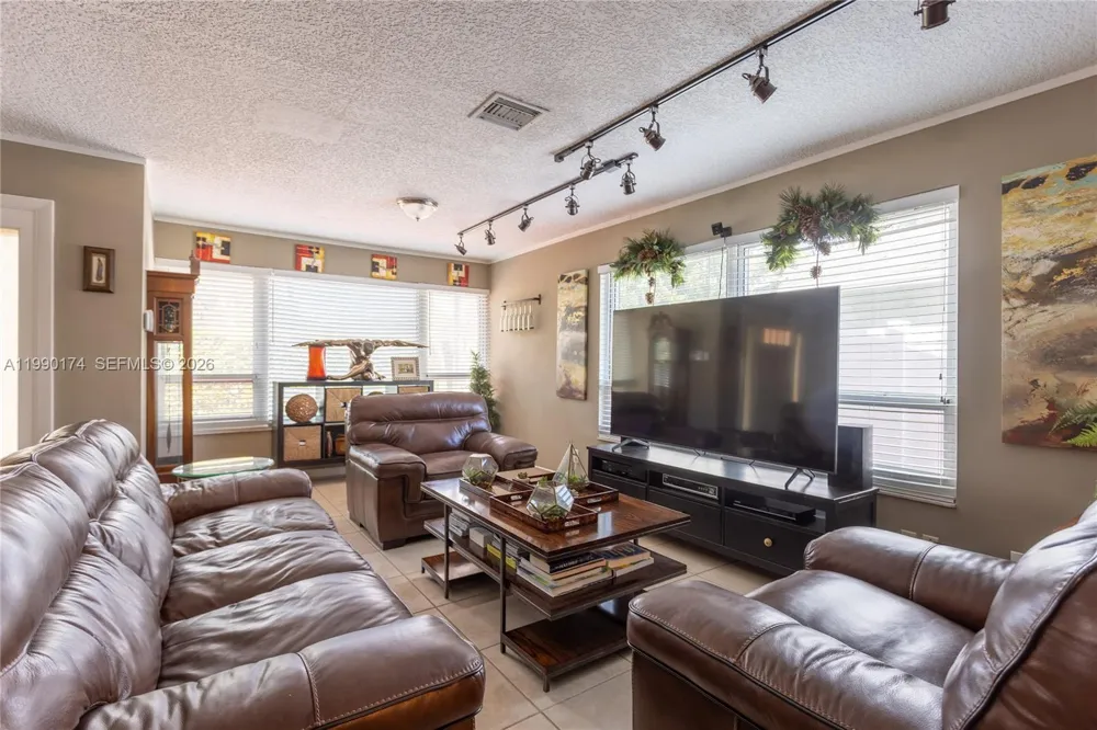 4548 SW 28th Way Dania Beach, FL 33312