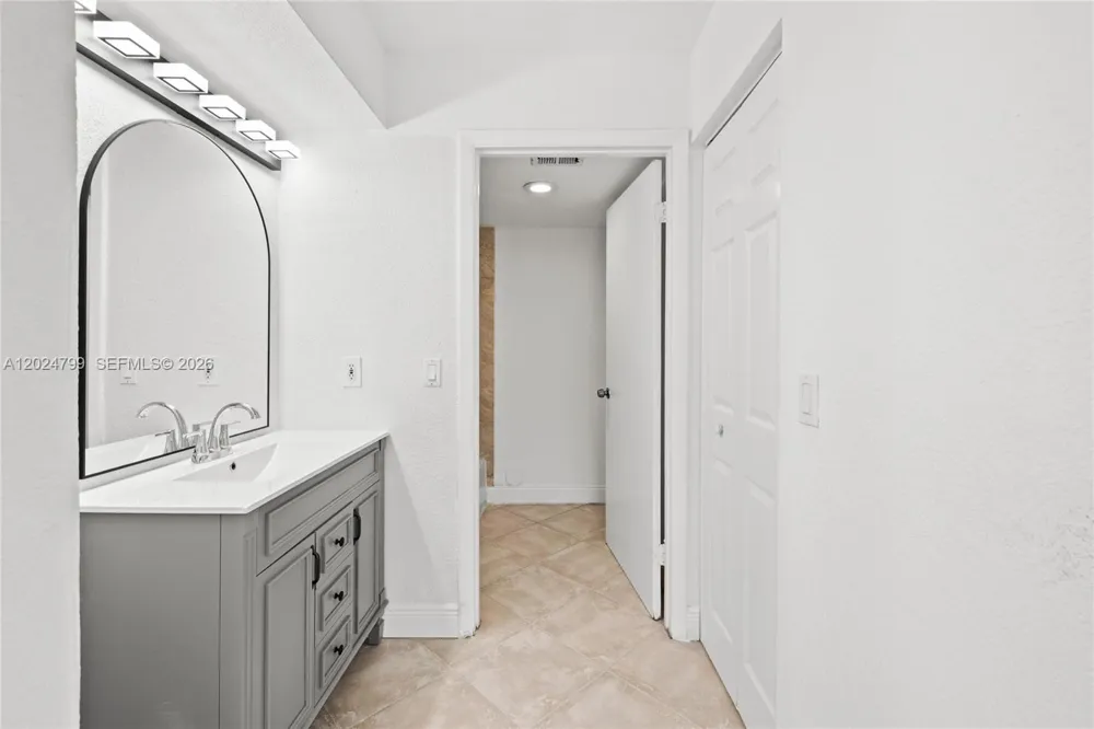 1025 Coral Club Dr #1025 Coral Springs, FL 33071