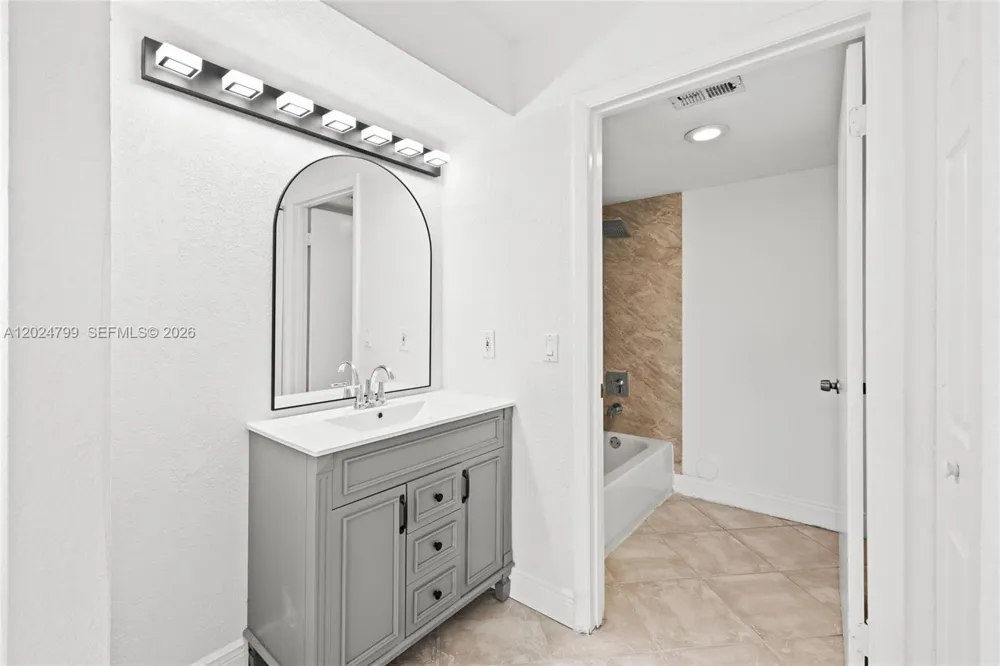 1025 Coral Club Dr #1025 Coral Springs, FL 33071