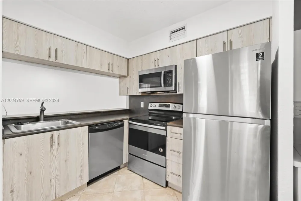 1025 Coral Club Dr #1025 Coral Springs, FL 33071