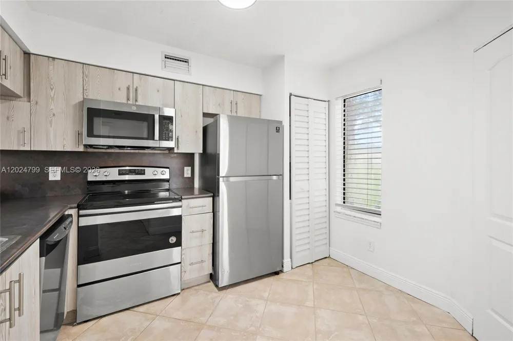 1025 Coral Club Dr #1025 Coral Springs, FL 33071