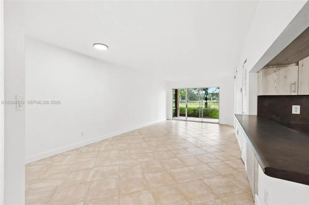 1025 Coral Club Dr #1025 Coral Springs, FL 33071