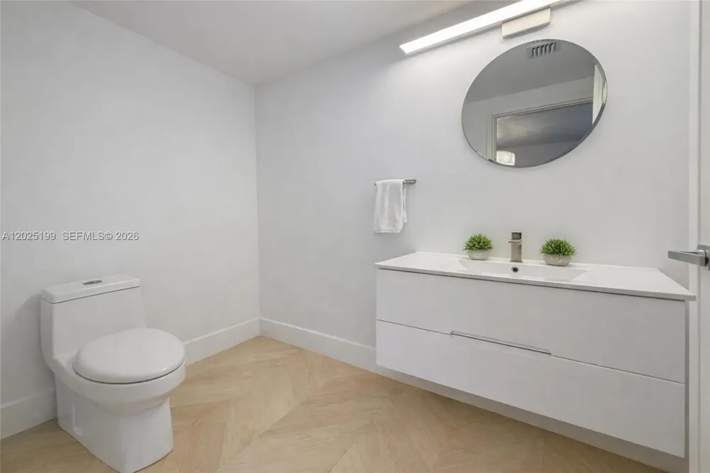 1300 Brickell Bay Dr #3408 Miami, FL 33131