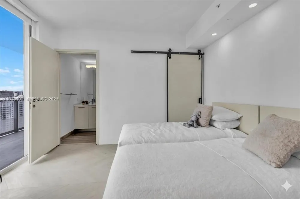 1300 Brickell Bay Dr #3408 Miami, FL 33131