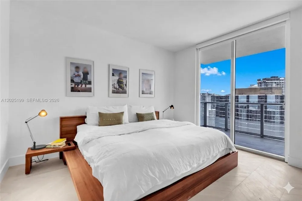 1300 Brickell Bay Dr #3408 Miami, FL 33131