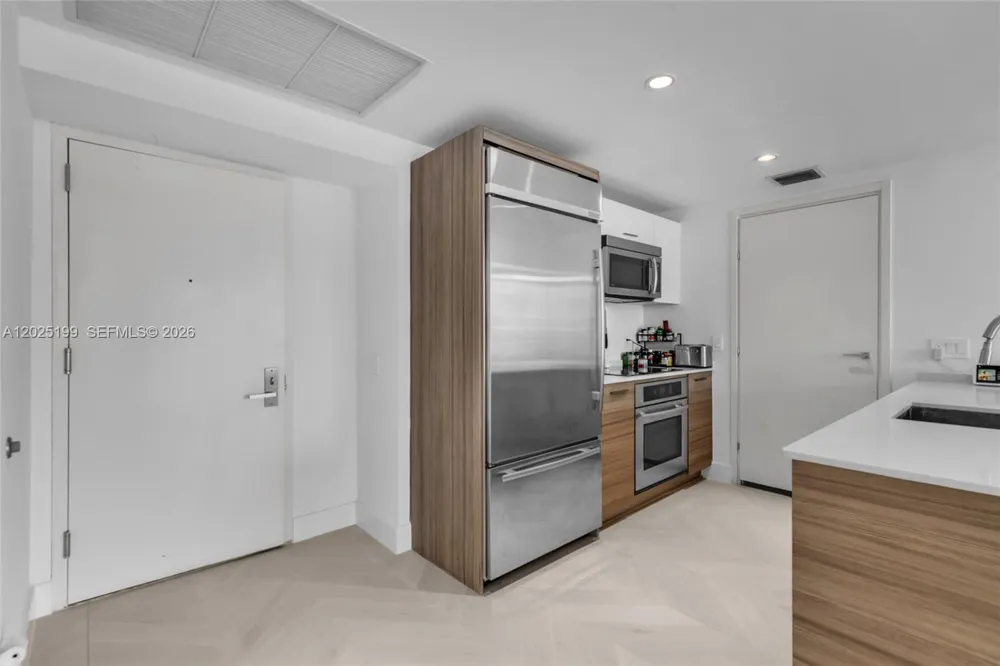1300 Brickell Bay Dr #3408 Miami, FL 33131