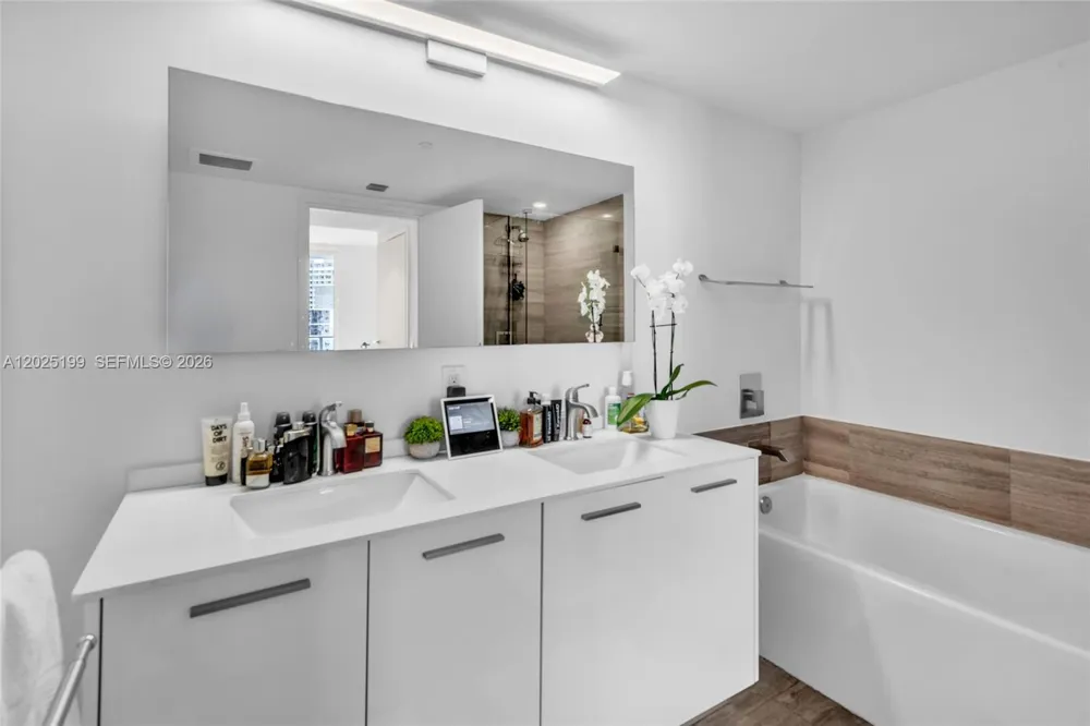1300 Brickell Bay Dr #3408 Miami, FL 33131