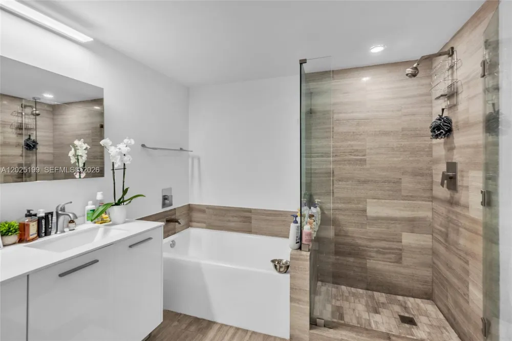 1300 Brickell Bay Dr #3408 Miami, FL 33131