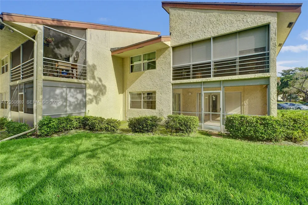 8798 Holly Ct #101 Tamarac, FL 33321