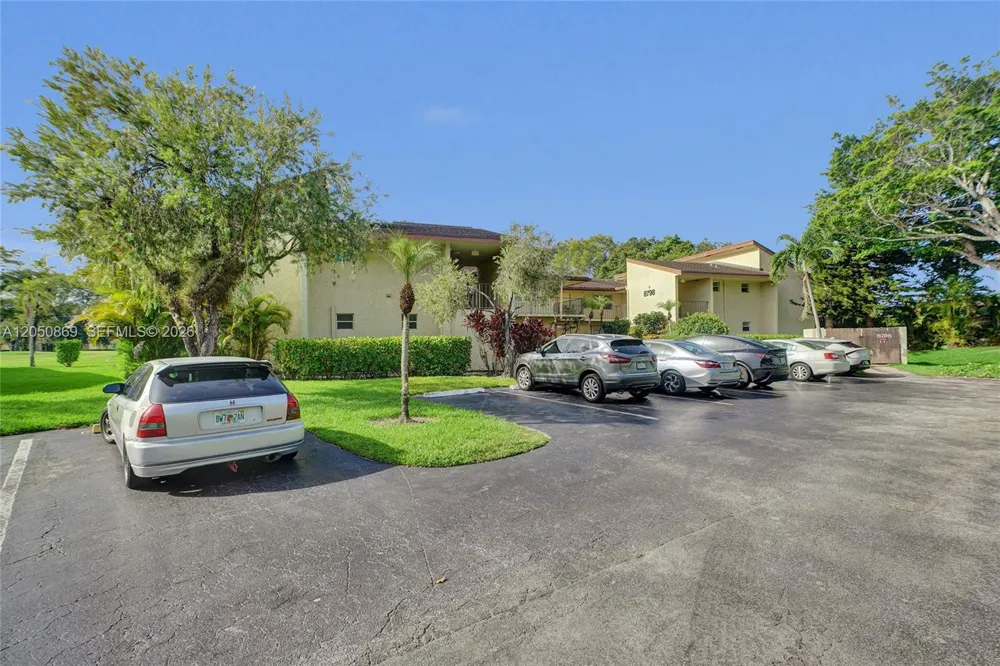 8798 Holly Ct #101 Tamarac, FL 33321