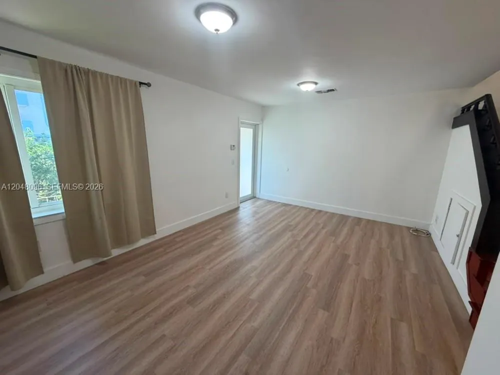 655 85th St Miami Beach, FL 33141