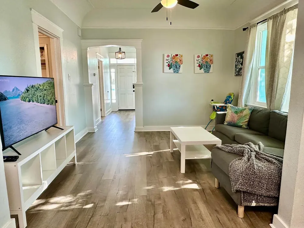1504 E 33RD AVENUE Tampa, FL 33610