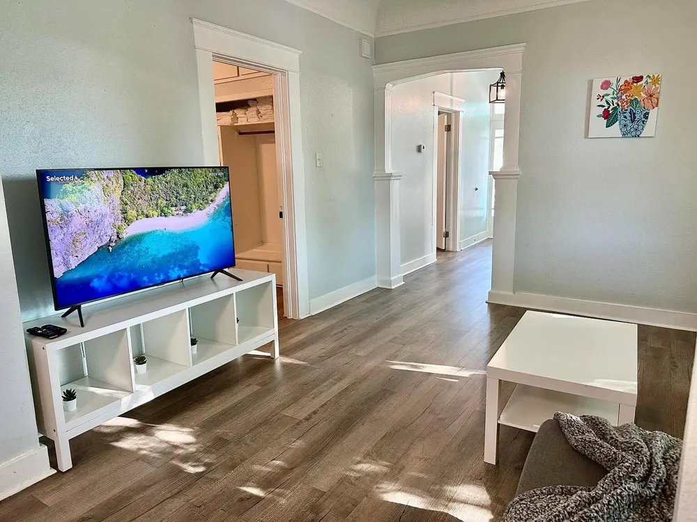 1504 E 33RD AVENUE Tampa, FL 33610