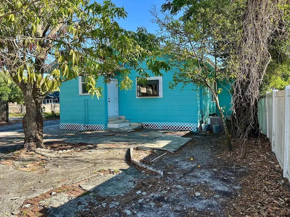 1504 E 33RD AVENUE Tampa, FL 33610