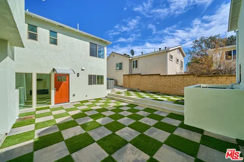 2938 Mary Street
