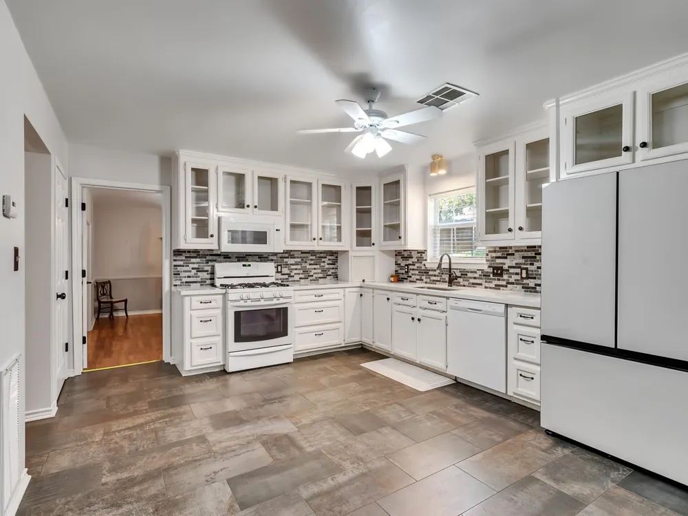 1928 Greentree Drive Huntsville, TX 77340
