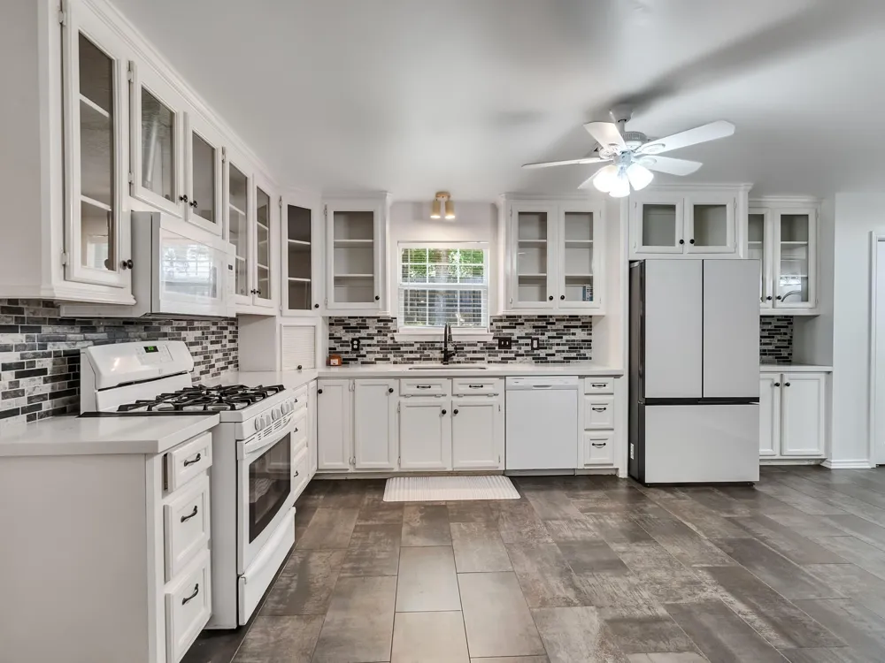 1928 Greentree Drive Huntsville, TX 77340