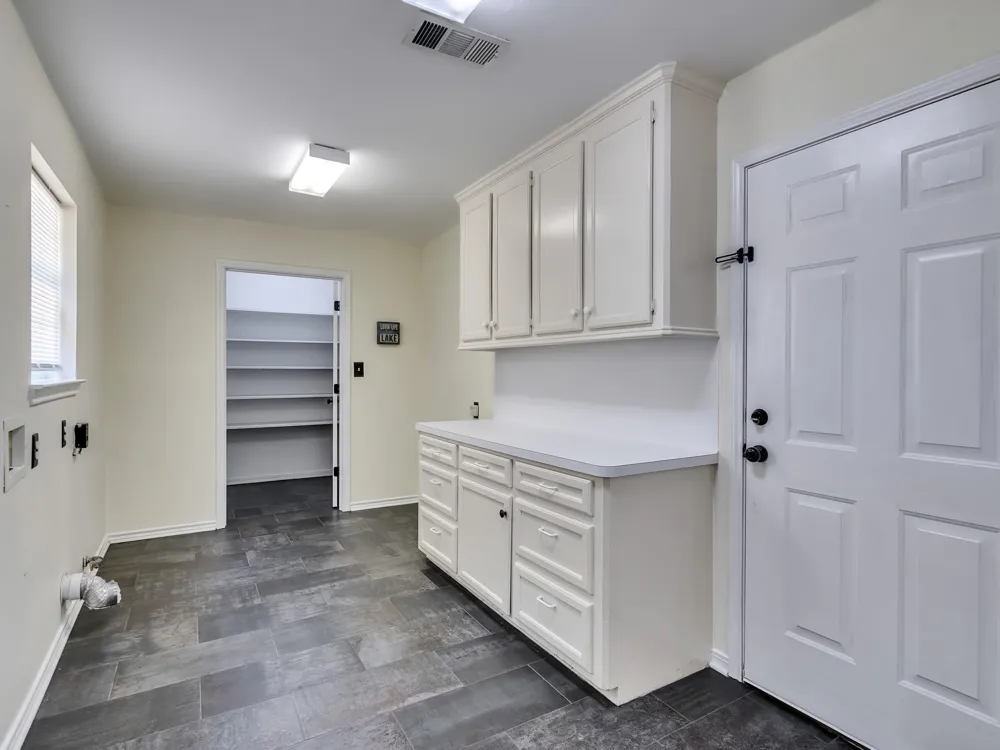 1928 Greentree Drive Huntsville, TX 77340
