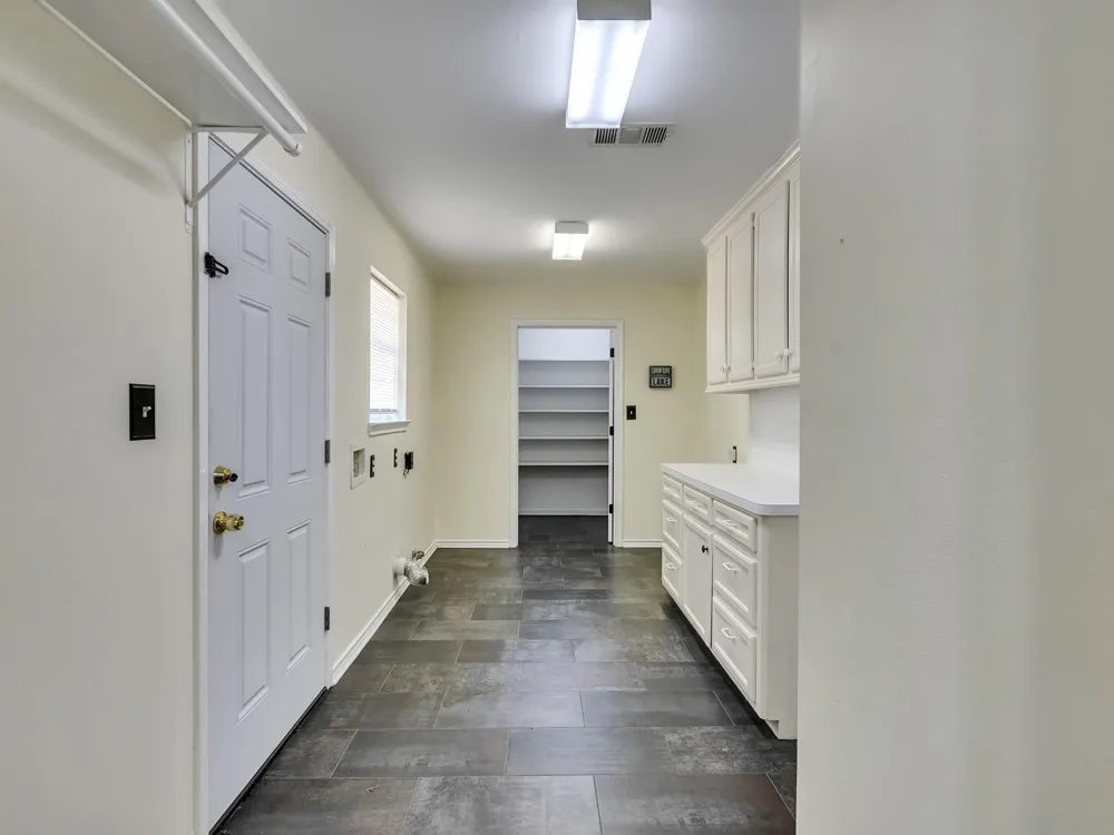 1928 Greentree Drive Huntsville, TX 77340
