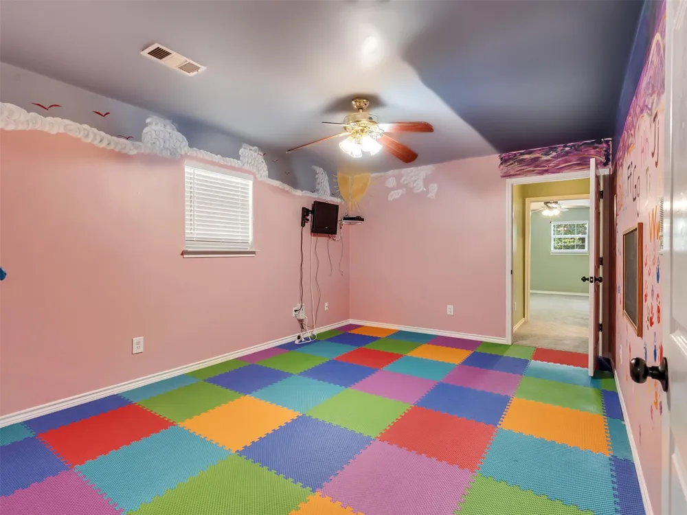 1928 Greentree Drive Huntsville, TX 77340