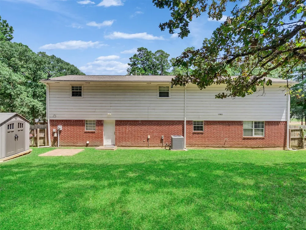 1928 Greentree Drive Huntsville, TX 77340