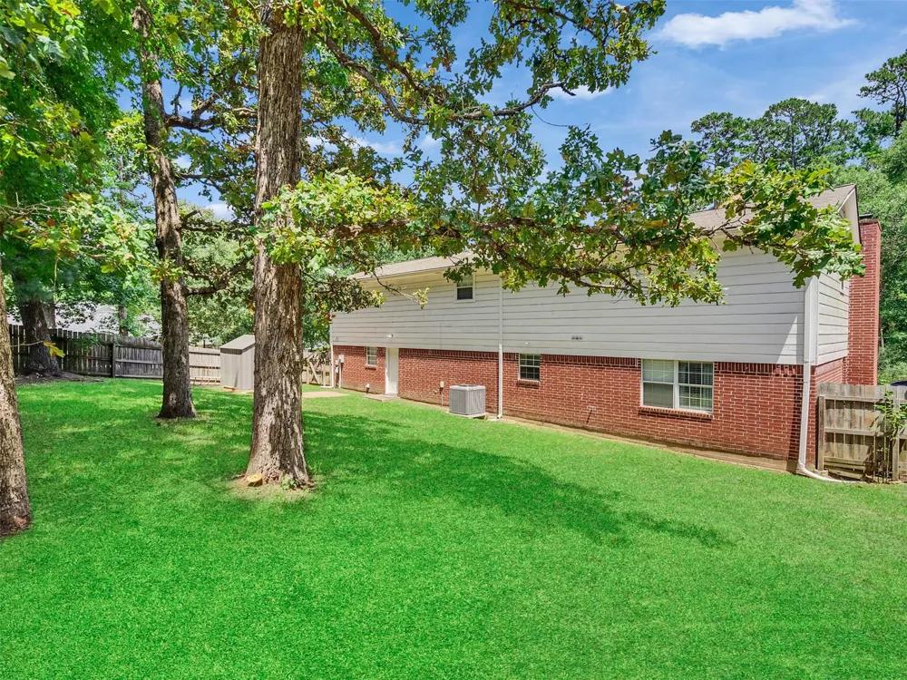1928 Greentree Drive Huntsville, TX 77340