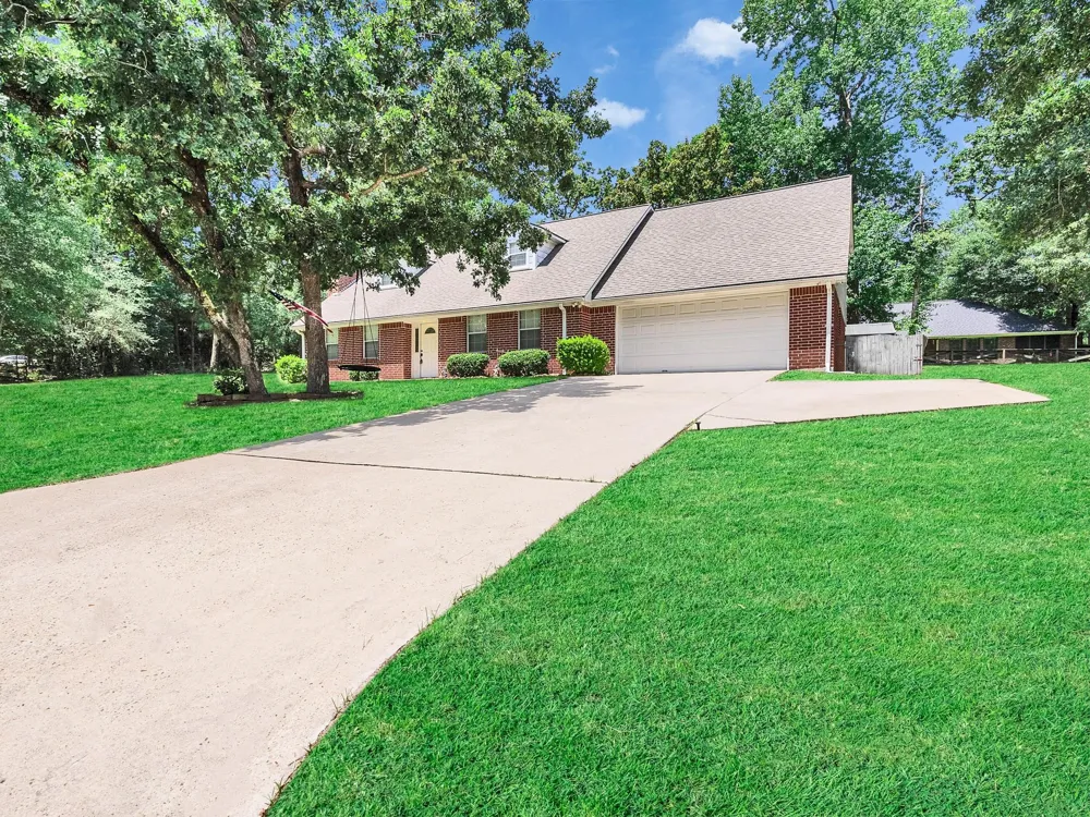 1928 Greentree Drive Huntsville, TX 77340