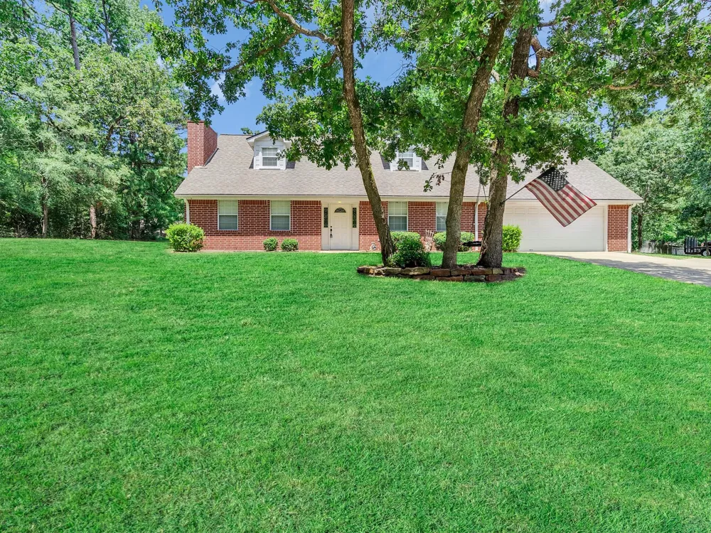 1928 Greentree Drive Huntsville, TX 77340