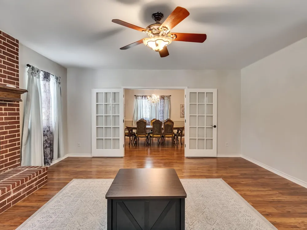 1928 Greentree Drive Huntsville, TX 77340