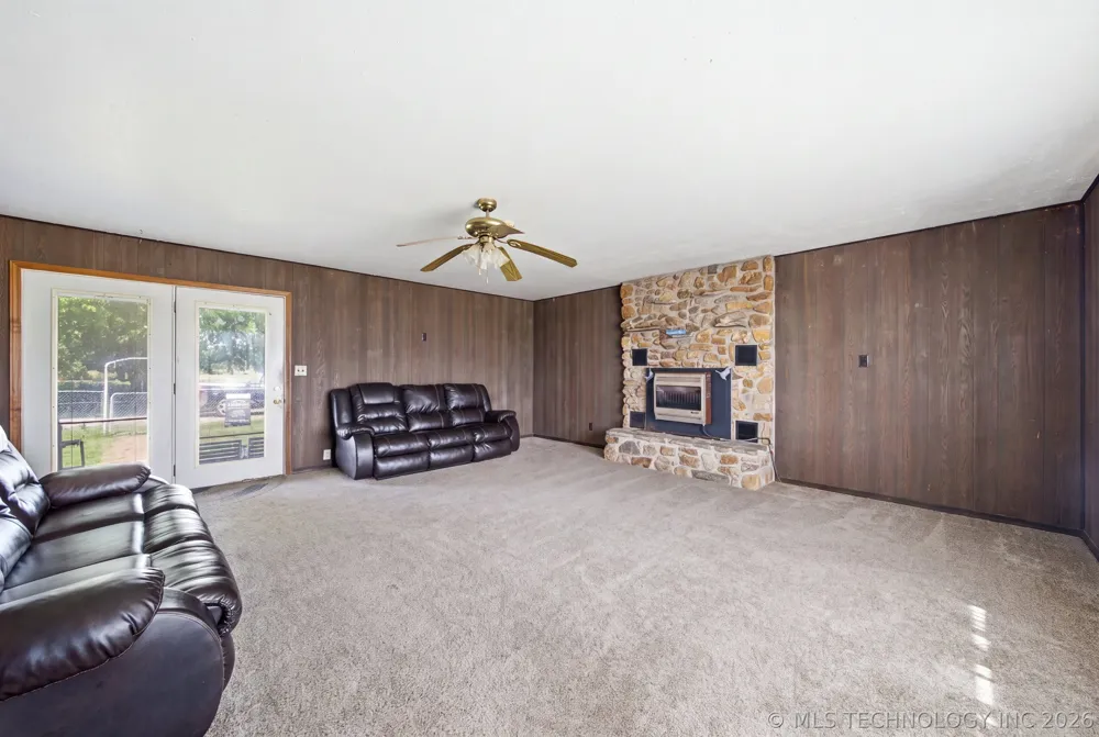 7703 447 ROAD Spavinaw, OK 74366