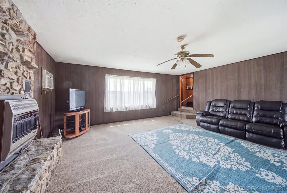 7703 447 ROAD Spavinaw, OK 74366