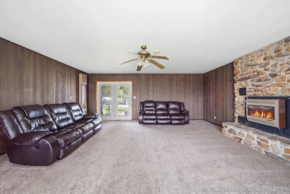 7703 447 ROAD Spavinaw, OK 74366