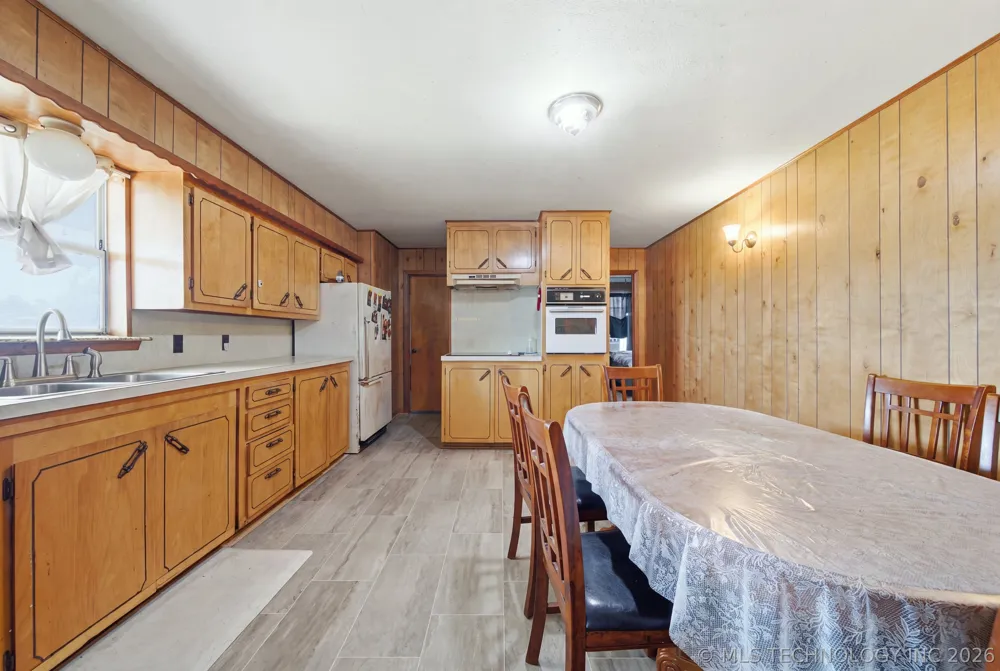 7703 447 ROAD Spavinaw, OK 74366
